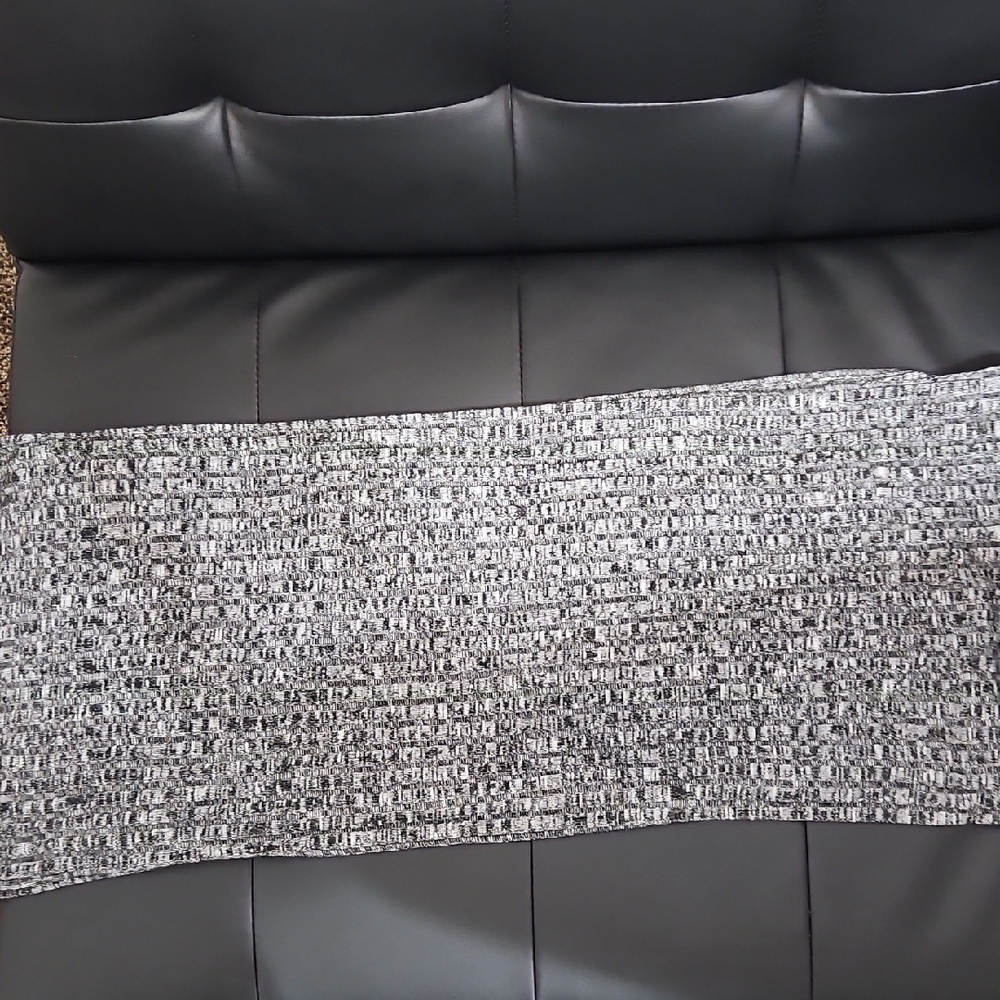 Gray Abstract Pattern Loop Scarf - Picture 4 of 5